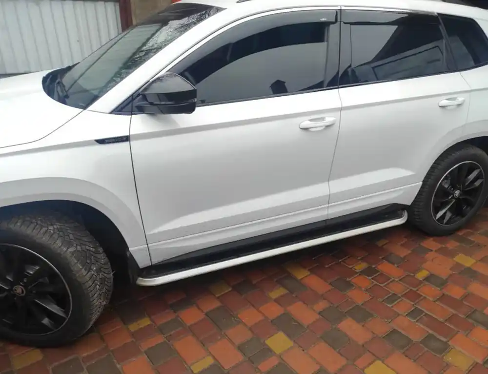 Livrare rapidă | Skoda Karoq 2018- Praguri Laterale OEM V2 (2 buc, aluminiu)